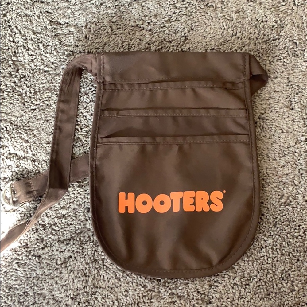 Hooters pouch